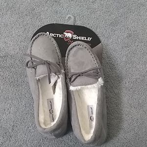 Artic shield memory foam slippers size 8